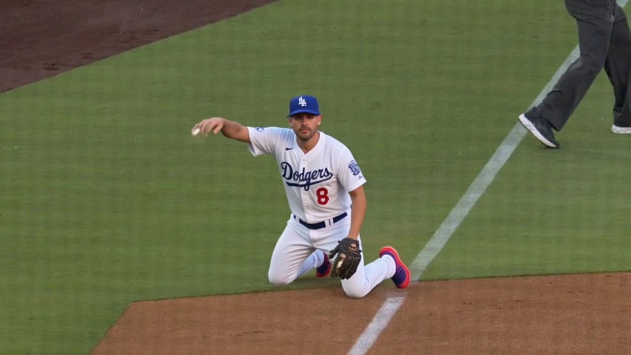 Kiké Hernández returns to Dodgers lineup, sparks playoff push with clutch hitting